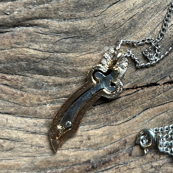VINTAGE SCIMITAR SWORD NECKLACE - Picture 2 of 3